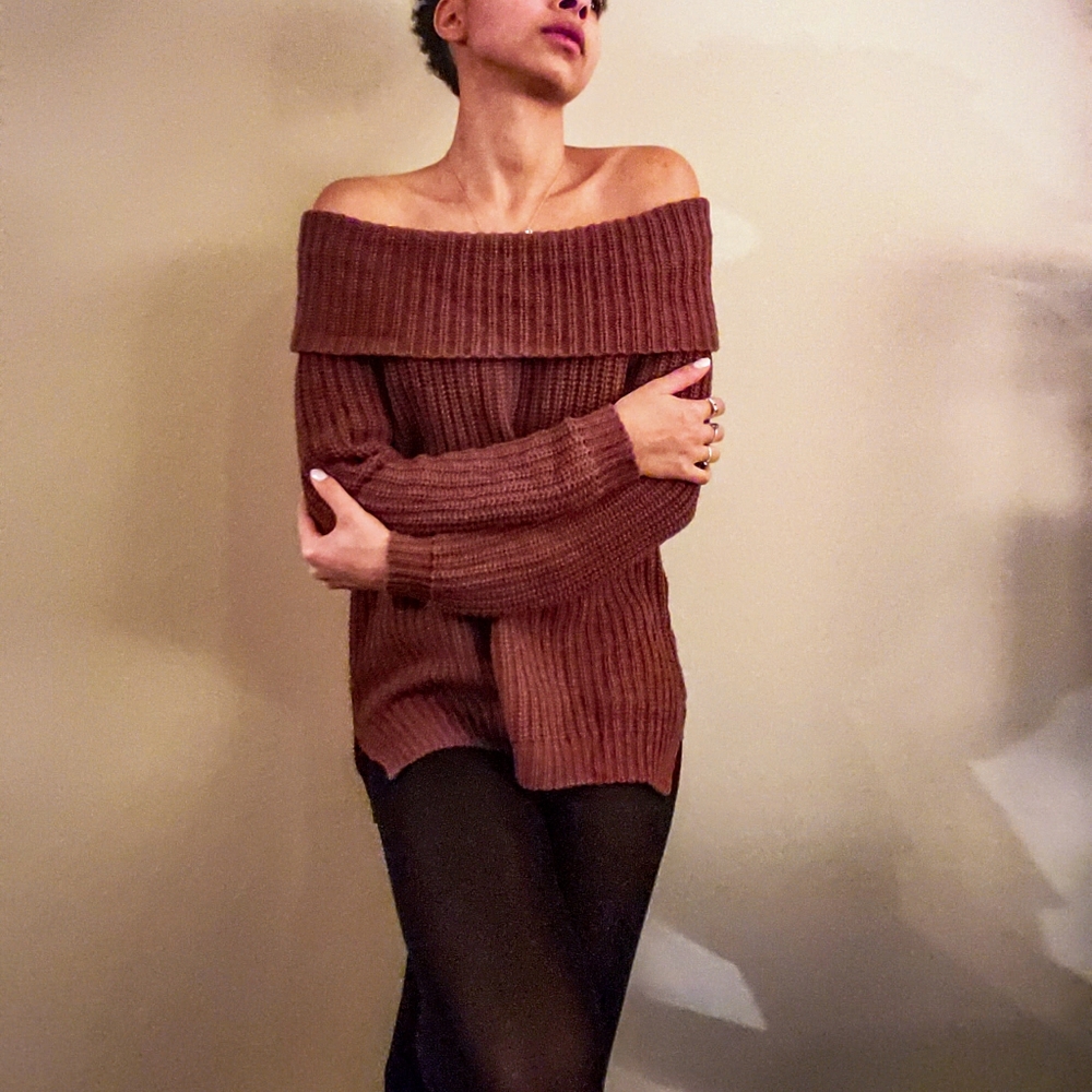 Off-shoulder sweater - Picture 2 of 4